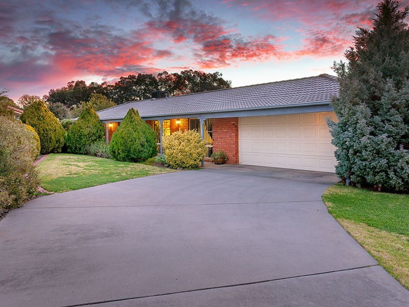 17 AZURE DRIVE, Wodonga VIC 3690