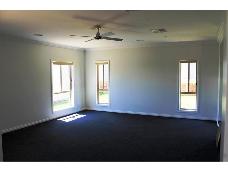 26 MCSWINEY COURT, Wodonga VIC 3690