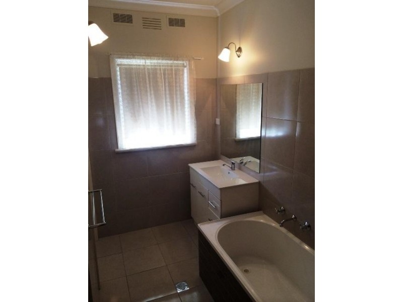 537 WEBB STREET, Lavington NSW 2641