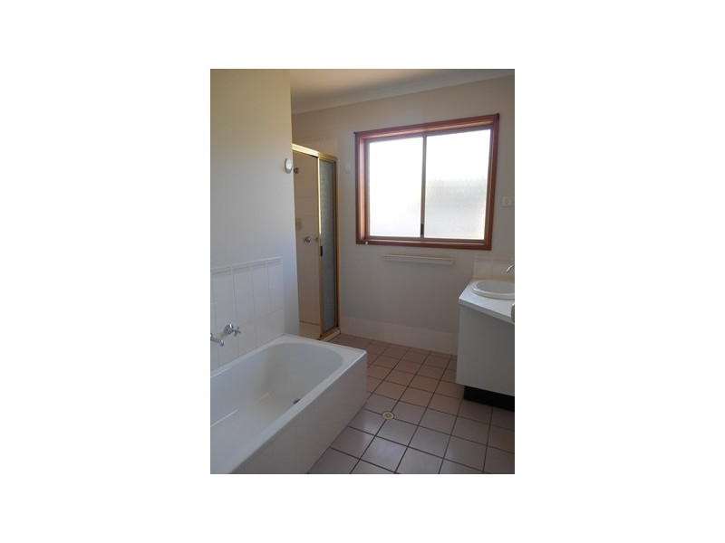 65 MAYFAIR DRIVE, Wodonga VIC 3690