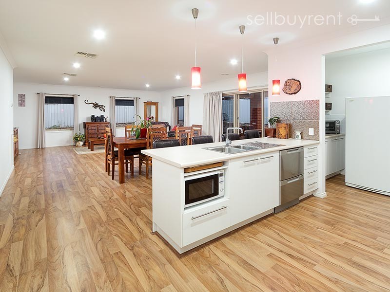 8 GILLMAN TERRACE (OFF BREWER DR), Wodonga VIC 3690