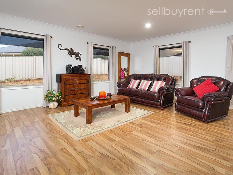 8 GILLMAN TERRACE (OFF BREWER DR), Wodonga VIC 3690