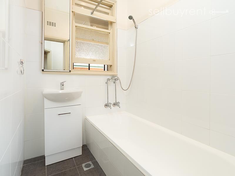 2/424 KOTTHOFF STREET, Lavington NSW 2641