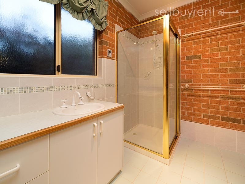 1 HELSINGOR AVENUE, Wodonga VIC 3690