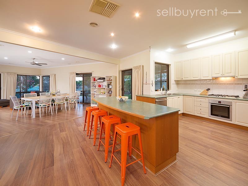 23 MCCULLOCH CRESCENT, Wodonga VIC 3690