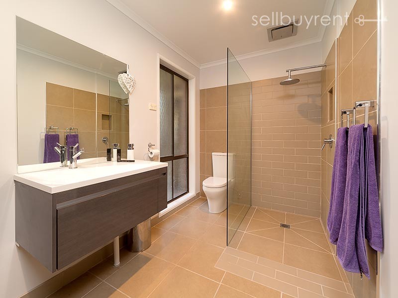 23 MCCULLOCH CRESCENT, Wodonga VIC 3690