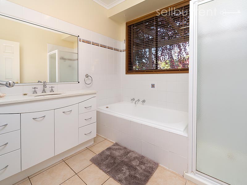 23 MCCULLOCH CRESCENT, Wodonga VIC 3690