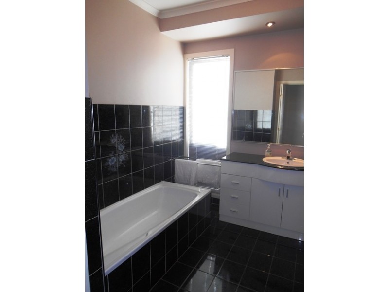 403 CARLMA CRESCENT, Lavington NSW 2641