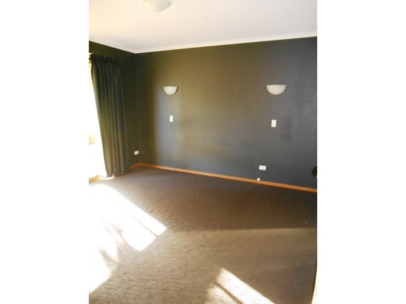 14 BURONGA DRIVE, Lavington NSW 2641