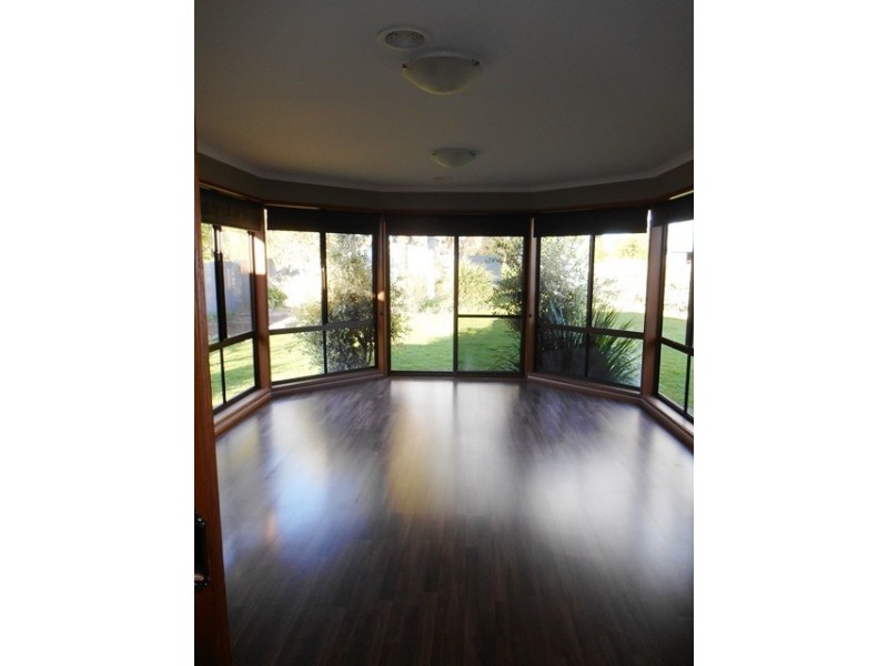 14 BURONGA DRIVE, Lavington NSW 2641