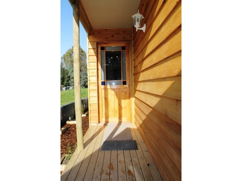 10B CONNESS STREET, Chiltern VIC 3683