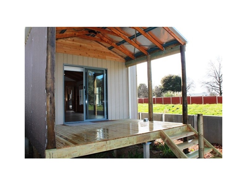 10B CONNESS STREET, Chiltern VIC 3683