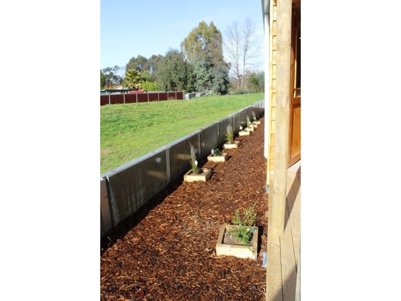 10B CONNESS STREET, Chiltern VIC 3683