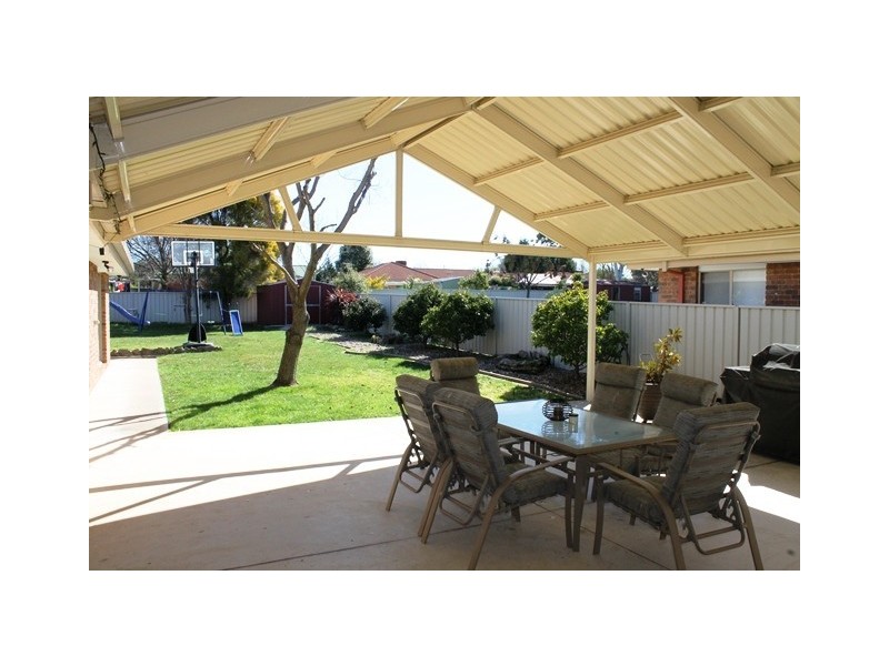 13 COVENTRY COURT, West Wodonga VIC 3690