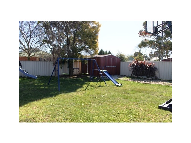 13 COVENTRY COURT, West Wodonga VIC 3690