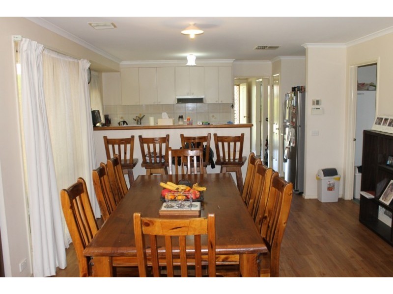 8 Ty Court, West Wodonga VIC 3690