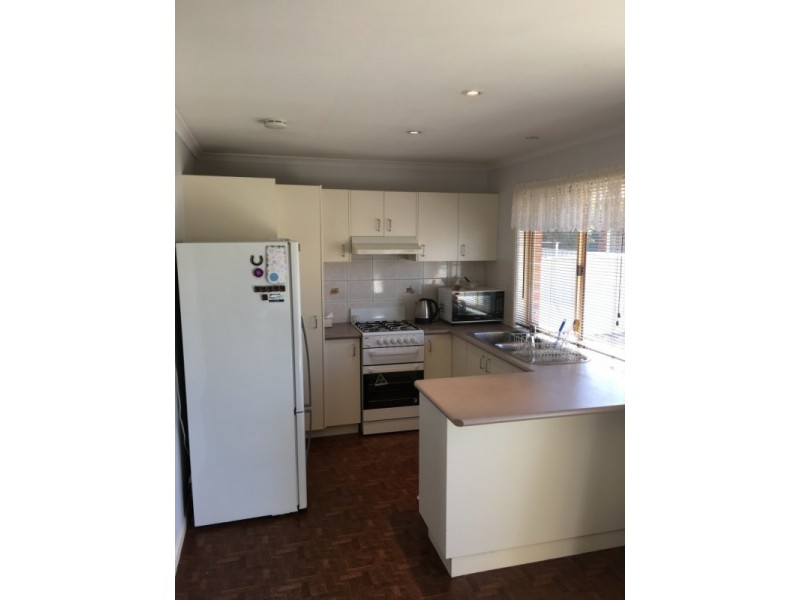 2/51 Azure Drive, West Wodonga VIC 3690