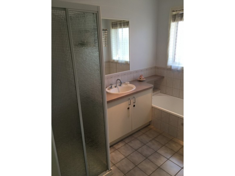 2/51 Azure Drive, West Wodonga VIC 3690