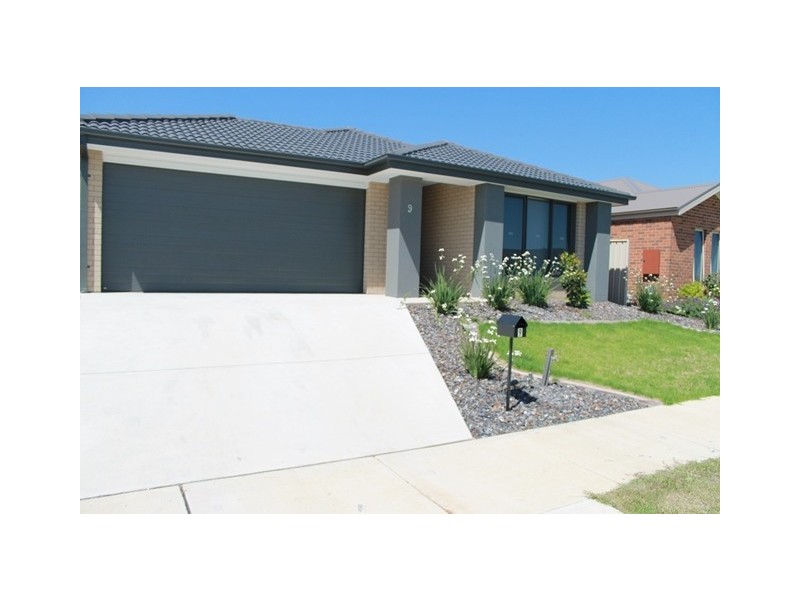 9 MACKAY STREET, Wodonga VIC 3690