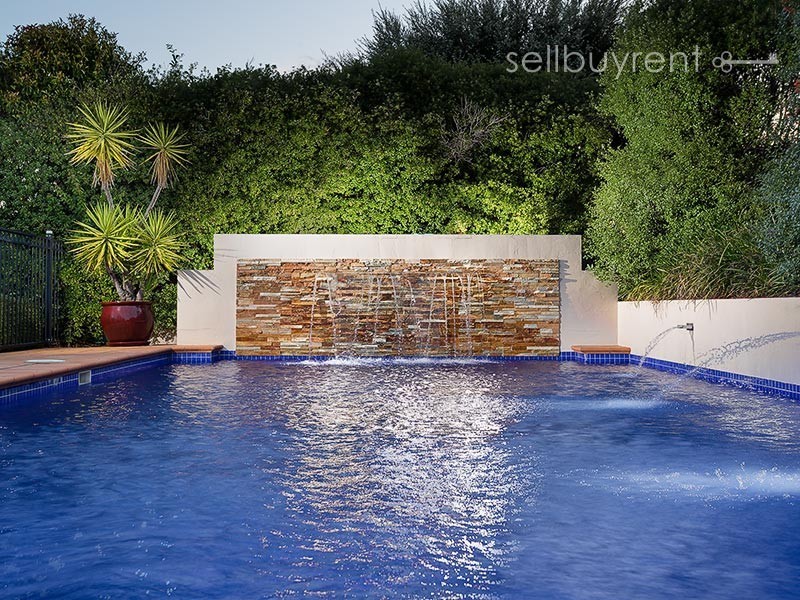 17 AVONDALE DRIVE, Wodonga VIC 3690