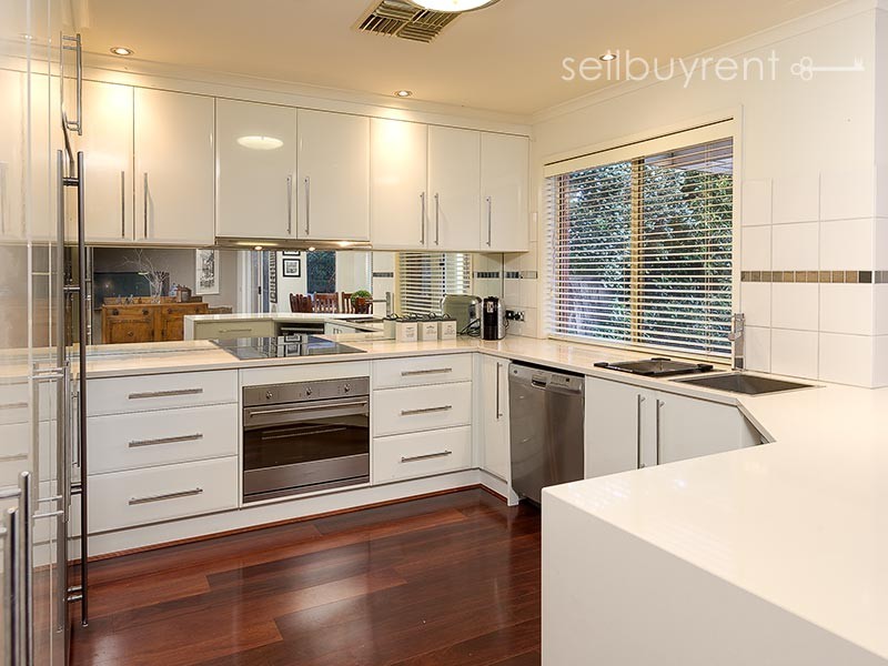 17 AVONDALE DRIVE, Wodonga VIC 3690