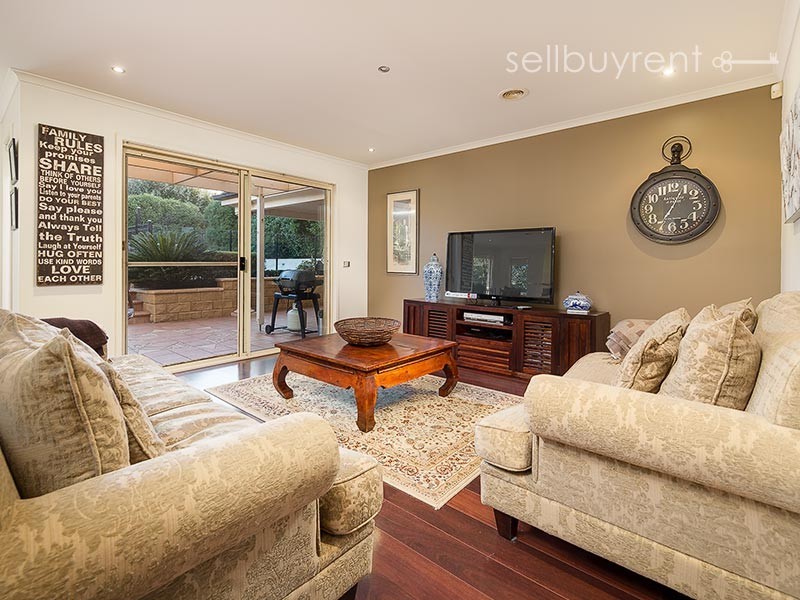 17 AVONDALE DRIVE, Wodonga VIC 3690