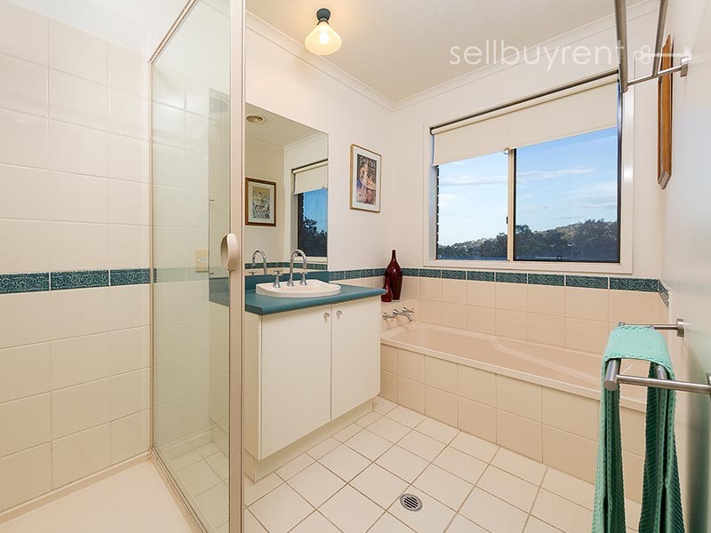 17 AVONDALE DRIVE, Wodonga VIC 3690