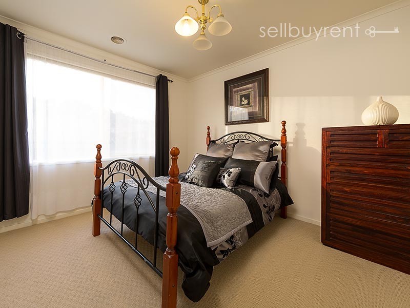 17 AVONDALE DRIVE, Wodonga VIC 3690