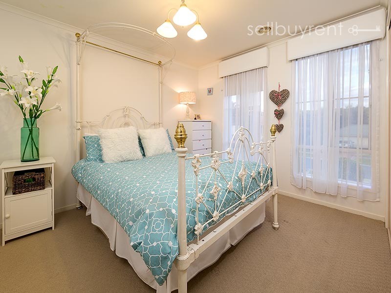 17 AVONDALE DRIVE, Wodonga VIC 3690