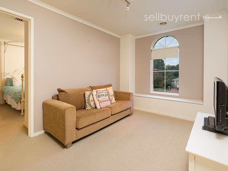 17 AVONDALE DRIVE, Wodonga VIC 3690