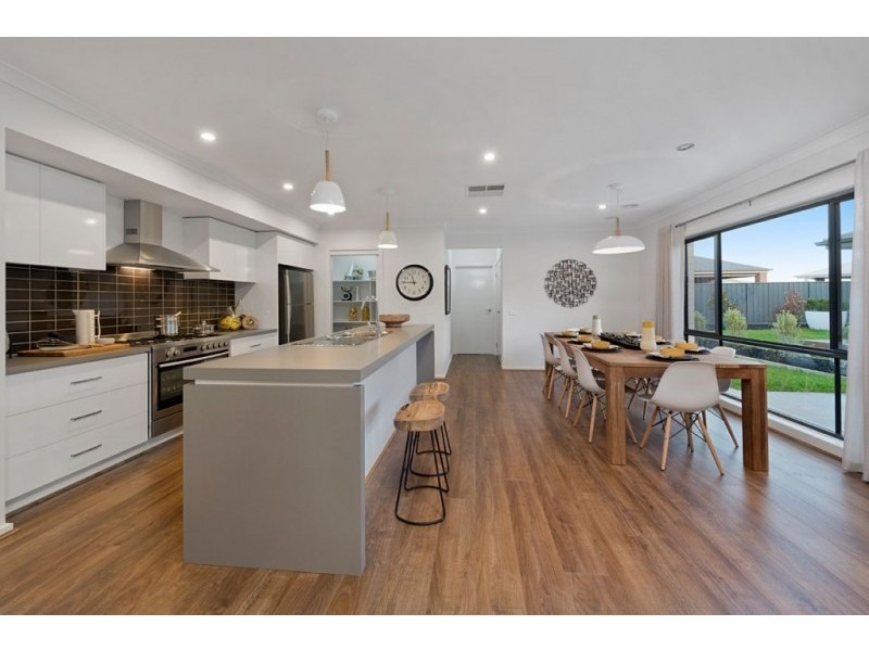 17 RIVERSIDE BOULEVARD, Wodonga VIC 3690