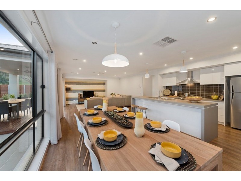 17 RIVERSIDE BOULEVARD, Wodonga VIC 3690