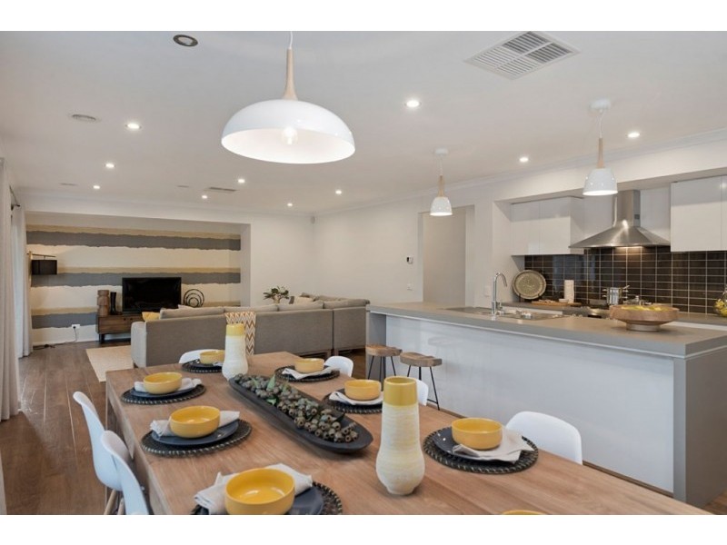 17 RIVERSIDE BOULEVARD, Wodonga VIC 3690