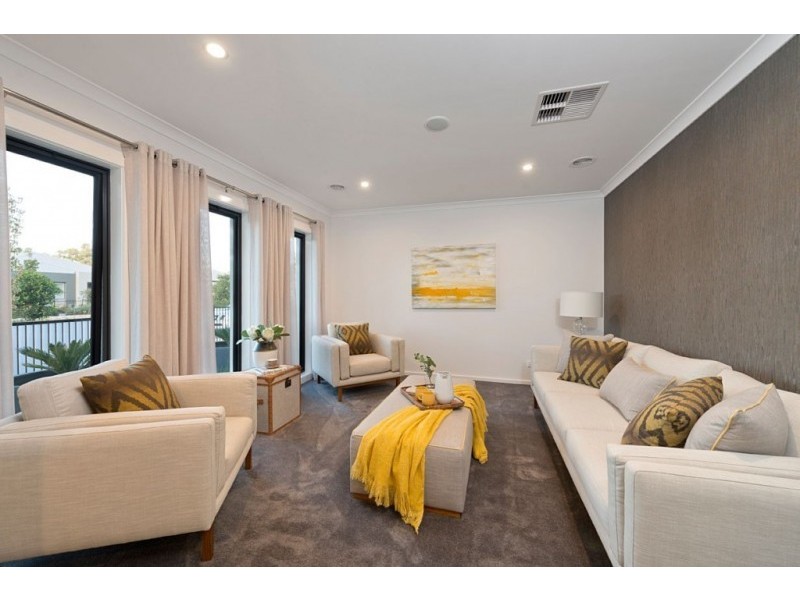 17 RIVERSIDE BOULEVARD, Wodonga VIC 3690