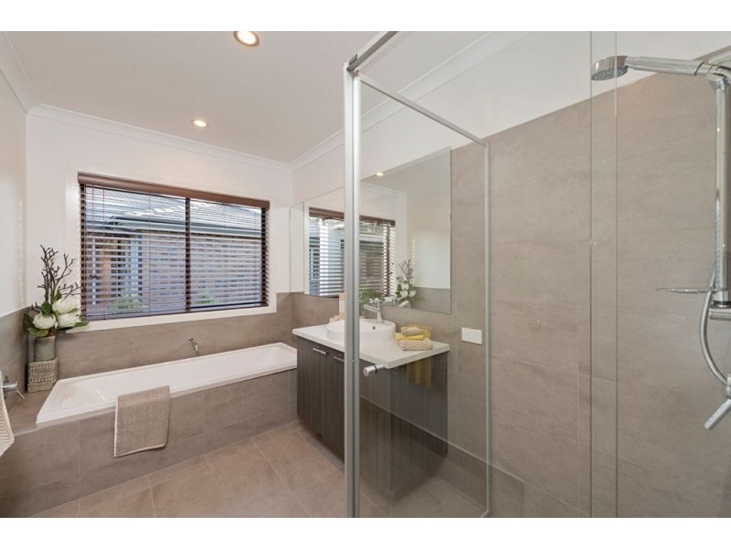 17 RIVERSIDE BOULEVARD, Wodonga VIC 3690