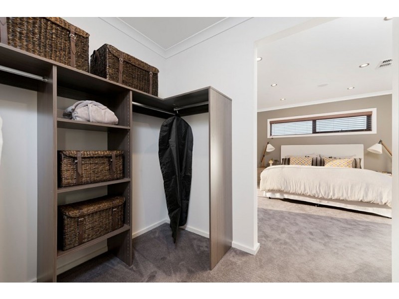 17 RIVERSIDE BOULEVARD, Wodonga VIC 3690