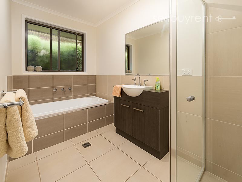 42 BREMER AVENUE, Wodonga VIC 3690