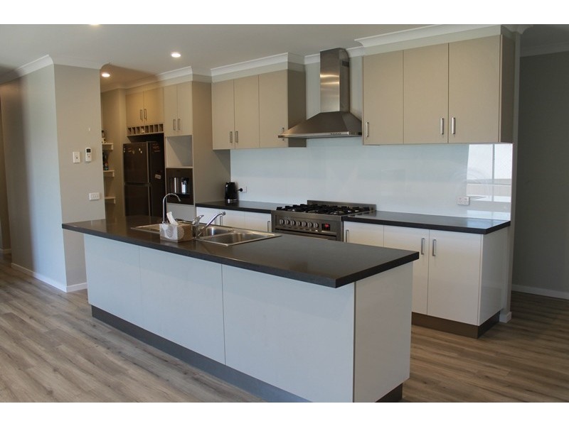 36 BALLARA DRIVE, Wodonga VIC 3690