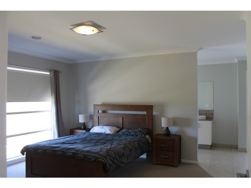 36 BALLARA DRIVE, Wodonga VIC 3690