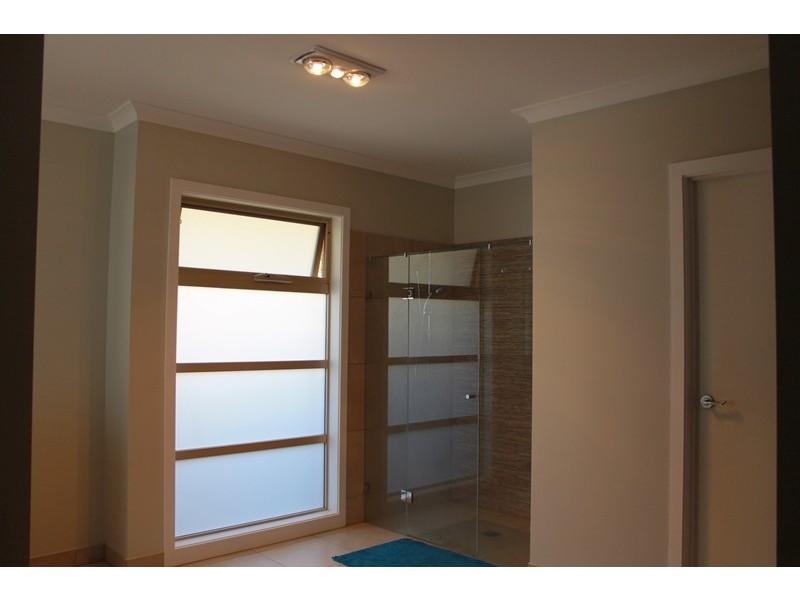 36 BALLARA DRIVE, Wodonga VIC 3690