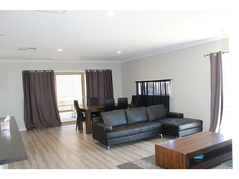 36 BALLARA DRIVE, Wodonga VIC 3690