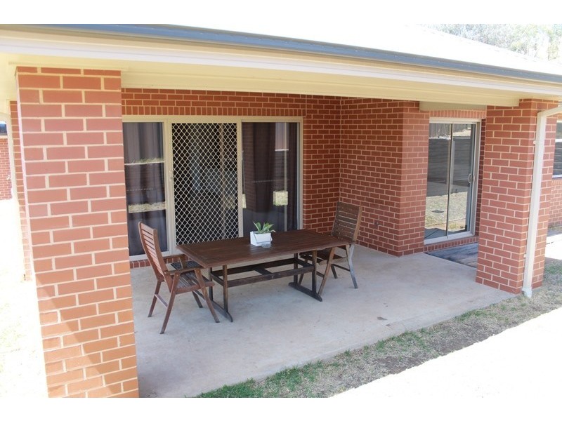 36 BALLARA DRIVE, Wodonga VIC 3690