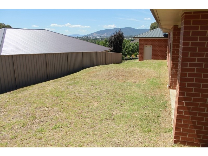 36 BALLARA DRIVE, Wodonga VIC 3690
