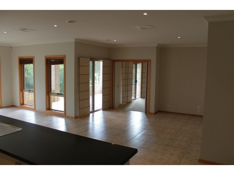 27 GOLFLINKS AVENUE, Wodonga VIC 3690