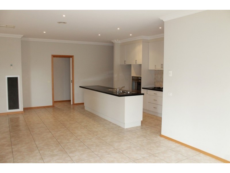 27 GOLFLINKS AVENUE, Wodonga VIC 3690