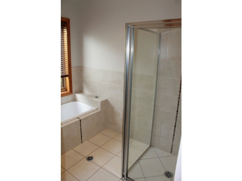 27 GOLFLINKS AVENUE, Wodonga VIC 3690