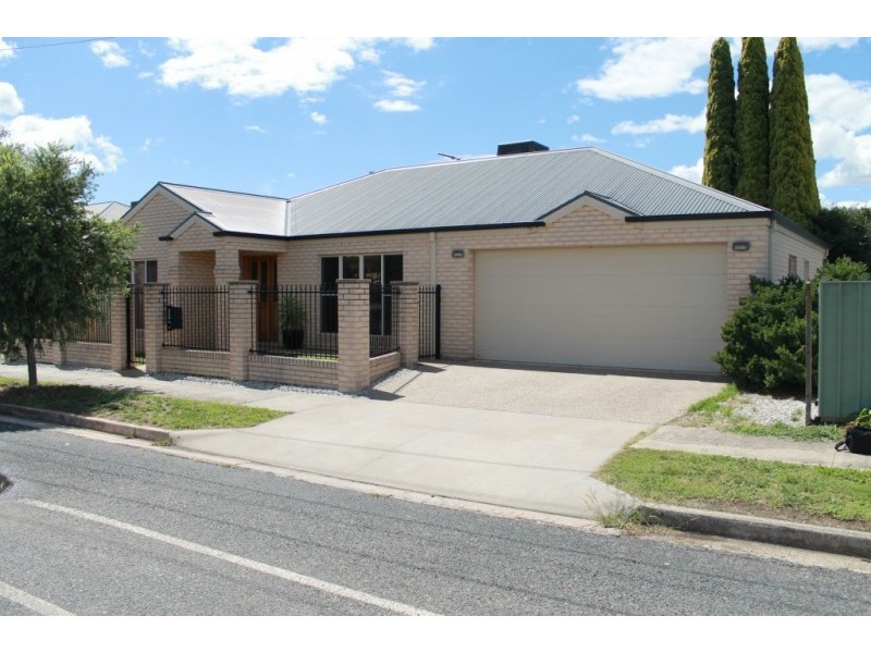 90 WOODLAND STREET, Wodonga VIC 3690