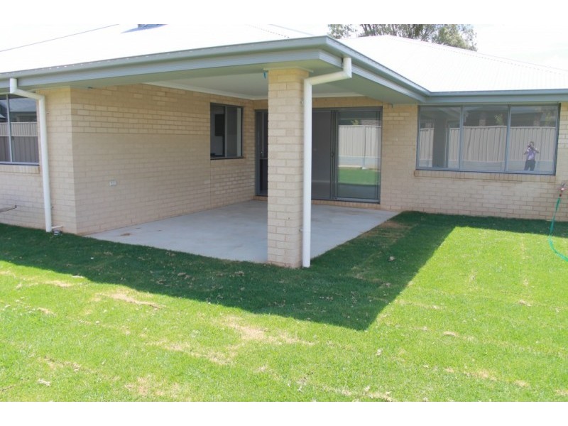 12 HOWSE CRESCENT, Wodonga VIC 3690