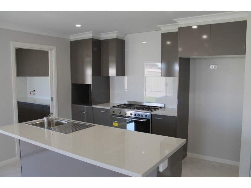 12 HOWSE CRESCENT, Wodonga VIC 3690