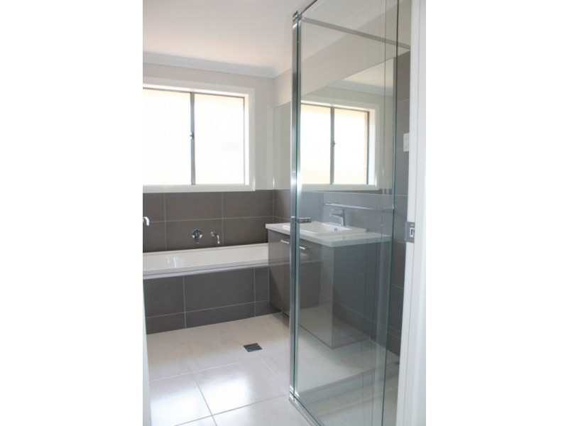 12 HOWSE CRESCENT, Wodonga VIC 3690